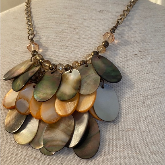 Multi-Color Shell Necklace - Picture 2 of 5